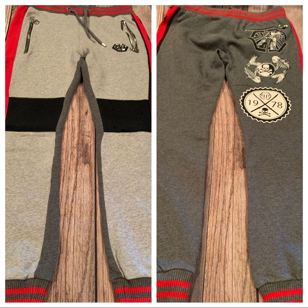 PHILIPP PLEIN iconic jogging trousers size S
Excellent Pre-owned Condition